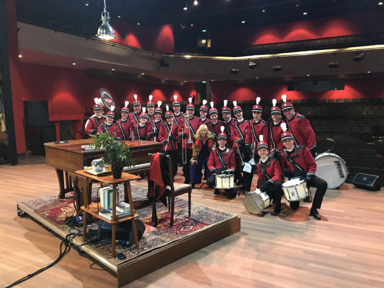 Show- & Marchingband ViJoS treedt op met Claudia de Breij